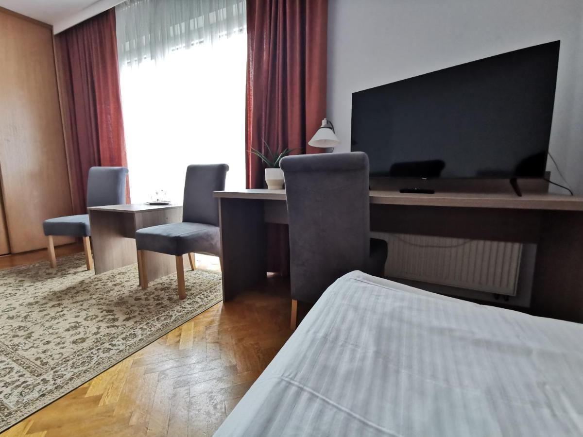 Hotel Zieliniec Poznaň Exteriér fotografie