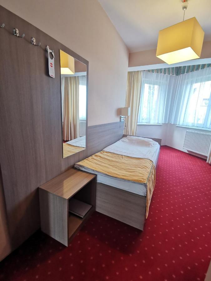 Hotel Zieliniec Poznaň Exteriér fotografie