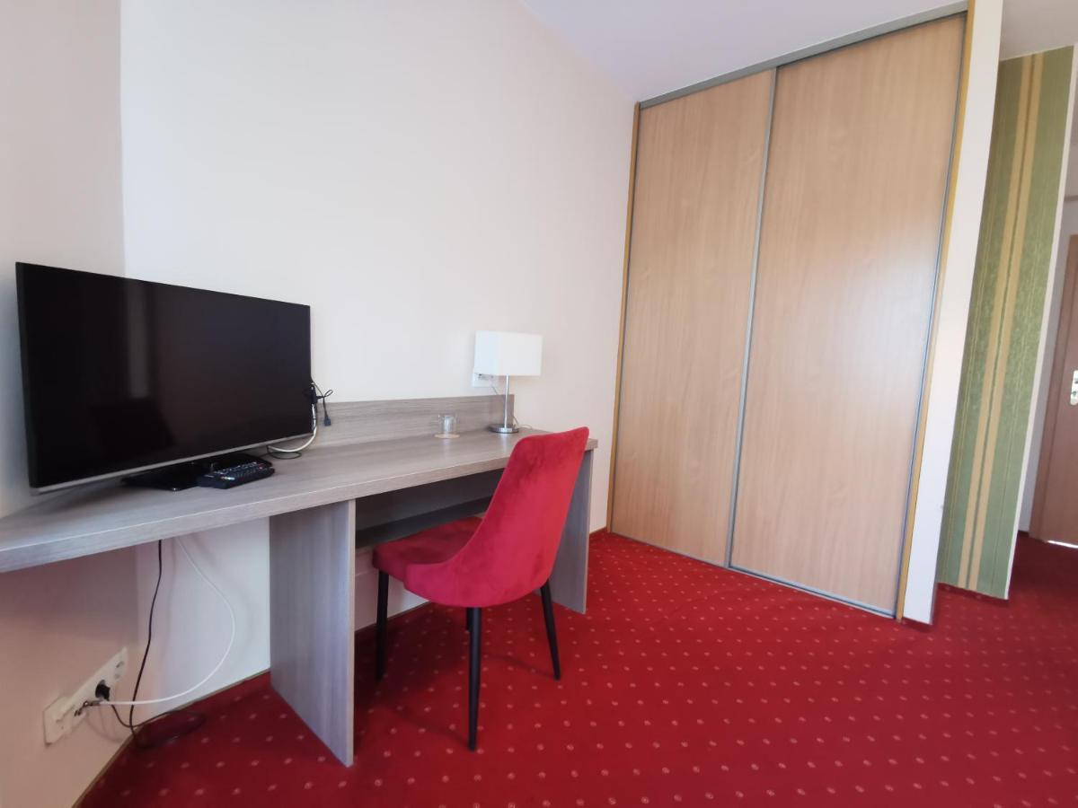 Hotel Zieliniec Poznaň Exteriér fotografie
